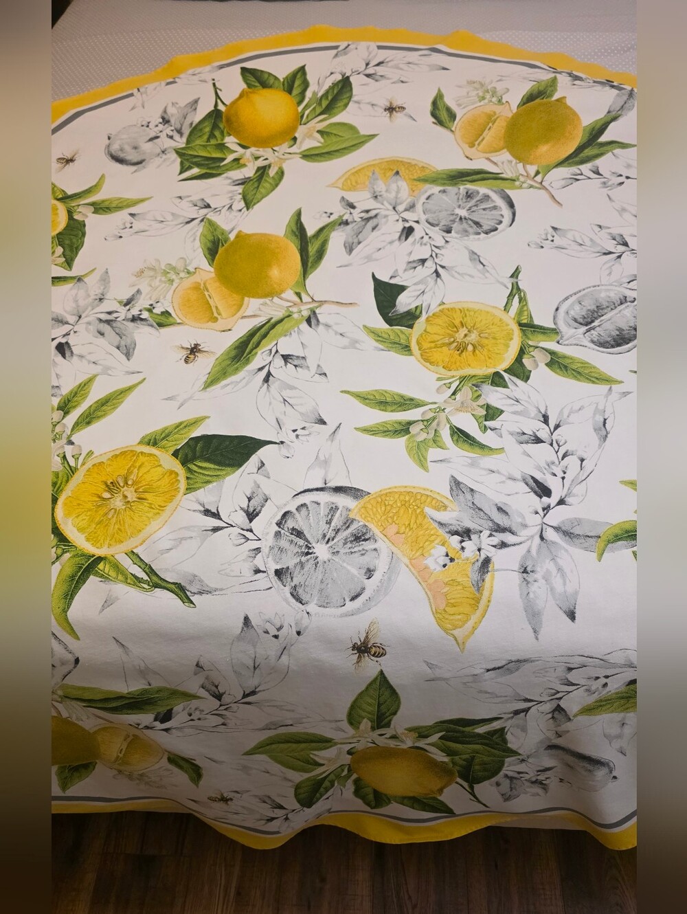 Williams - Sonoma 70” Round Lemon and Bees Tablecloth – 100% Cotton Discontinued